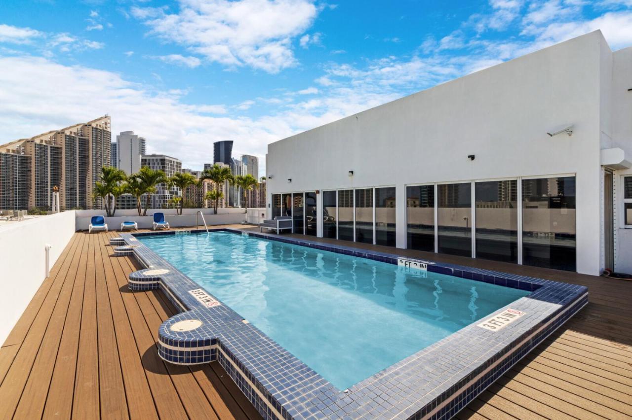 Roami At Sunny Isles Lägenhet Miami Beach Exteriör bild
